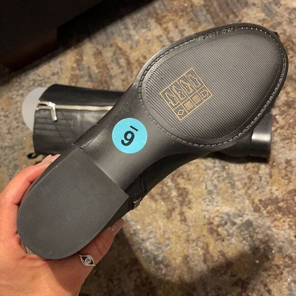 Michael kore - Picture 6 of 6